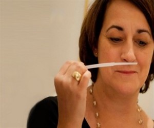 sofi-labbe-zhenshhina-parfyumer